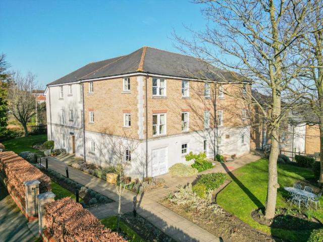Flat for sale in Windmill Hill, Hamerton