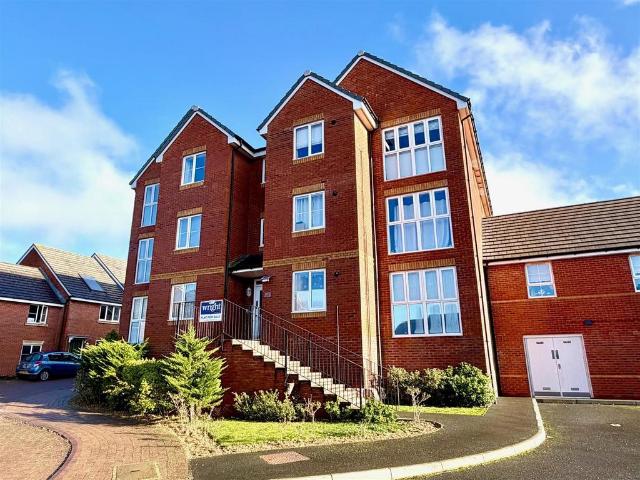 Flat for sale in East Cowes, Isle Of Man