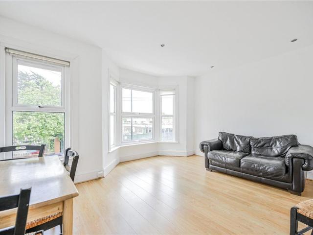 Flat for sale in Harringay, Greater London