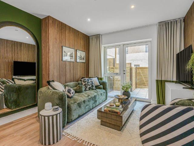 Flat for sale in London Borough of Richmond upon Thames, Greater London