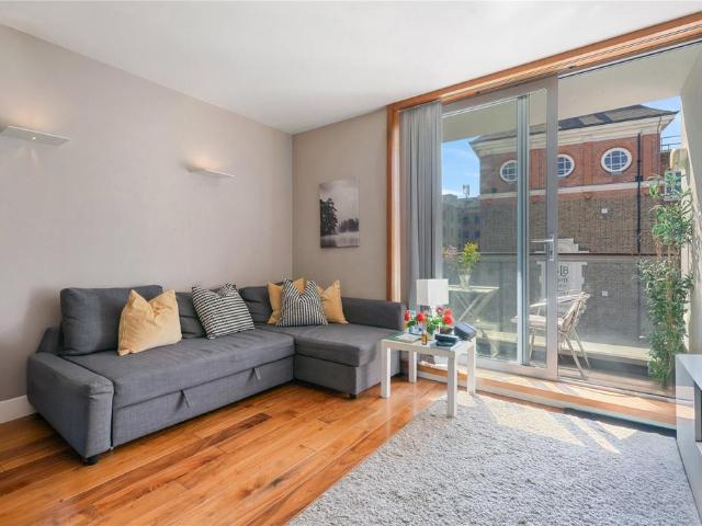 Flat for sale in Angel, Greater London