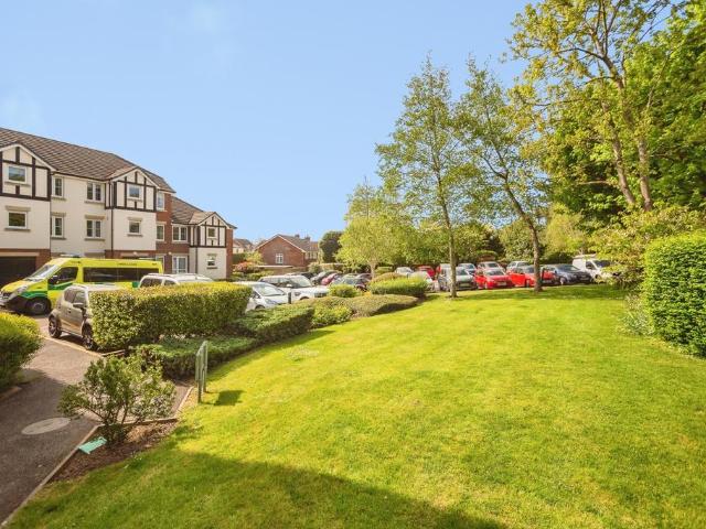 Flat for sale in Bourne Vale, Kent