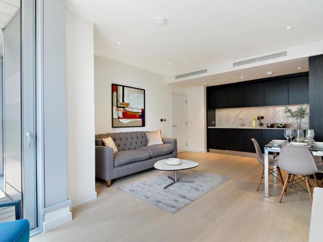 Flat for sale in Limehouse, Greater London