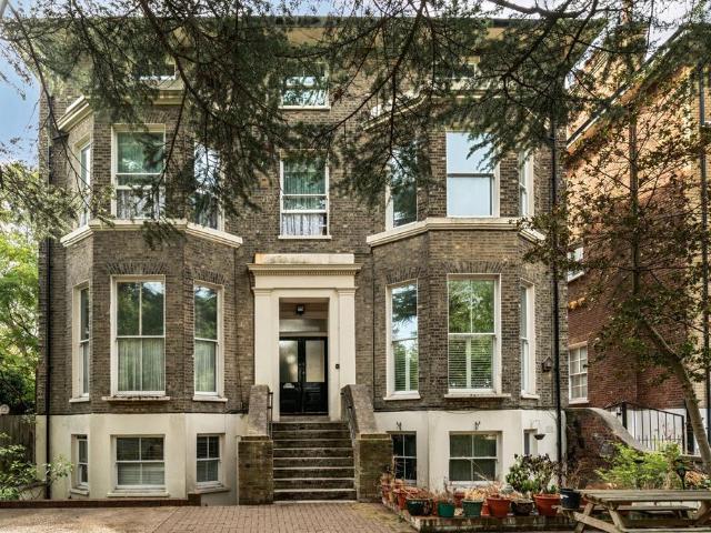 Flat for sale in Blackheath Royal Standard, Greater London