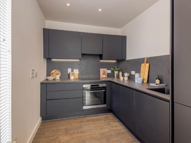 Flat for sale in Harrow Weald, Greater London