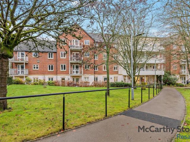 Flat for sale in Devizes, Wiltshire