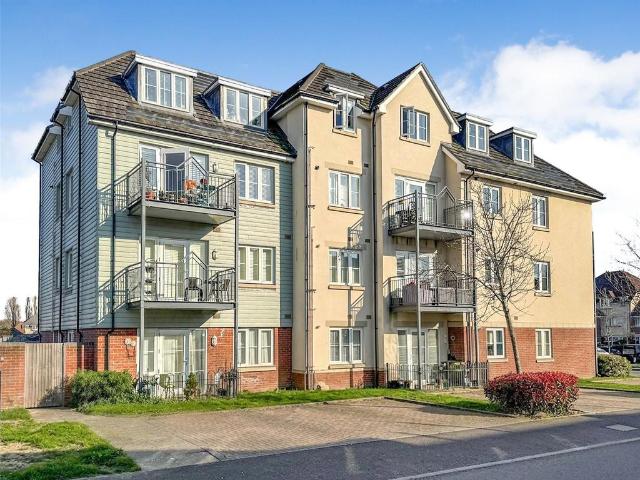 Flat for sale in North Town, Aldershot