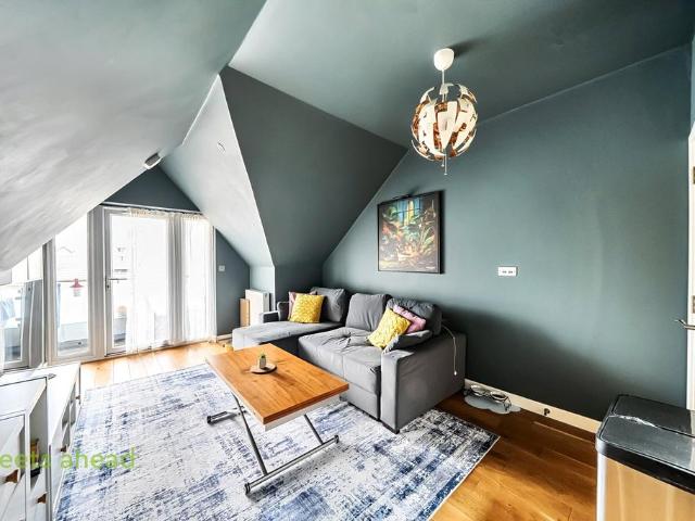 Flat for sale in London Borough of Croydon, Greater London