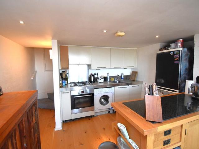 Flat for sale in Glyndon, Greater London