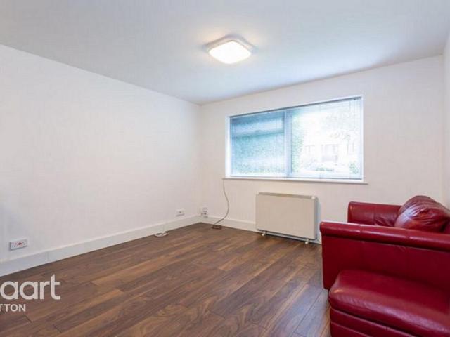 Flat for sale in Carshalton Beeches, Greater London