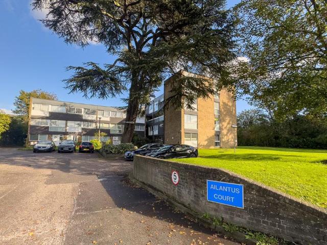 Flat for sale in Greater London