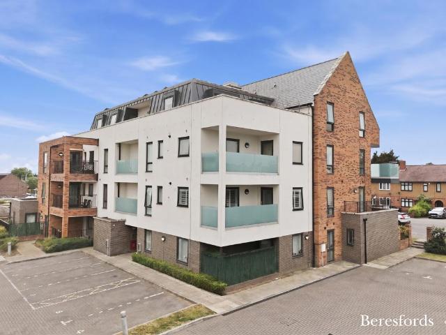 Flat for sale in Harold Hill, Greater London