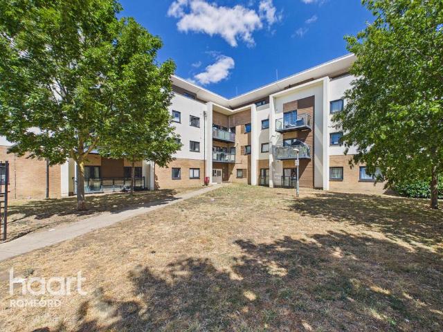 Flat for sale in Rush Green, Greater London