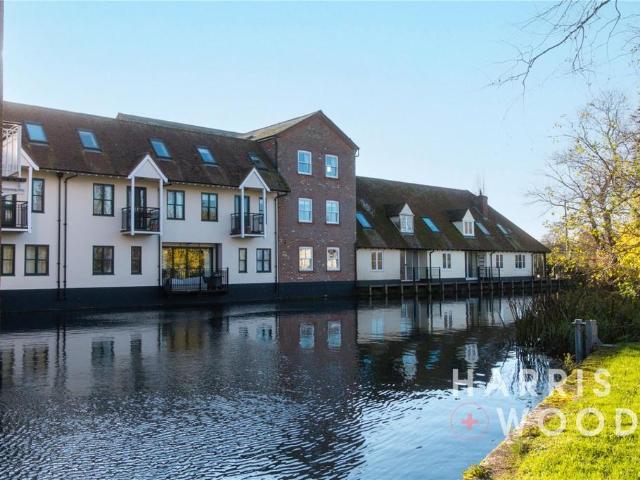Flat for sale in Fordham Heath, Essex