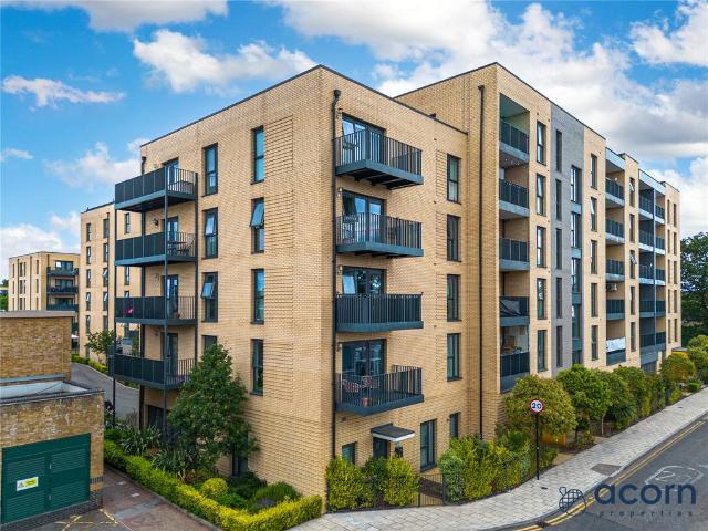 Flat for sale in Kingsbury, Greater London