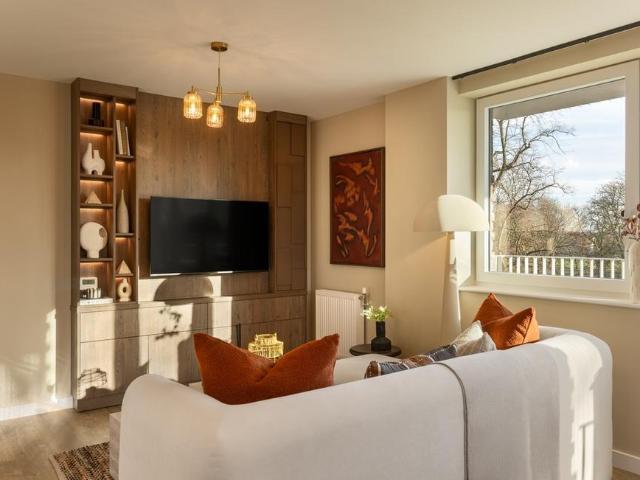 Flat for sale in London Borough of Ealing, Greater London