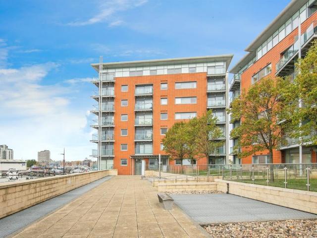 Flat for sale in Key Street, Suffolk