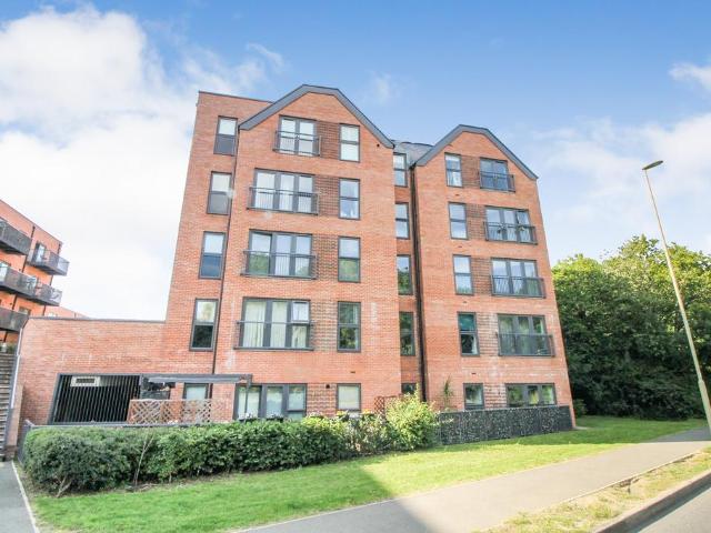 Flat for sale in Hart, Hampshire