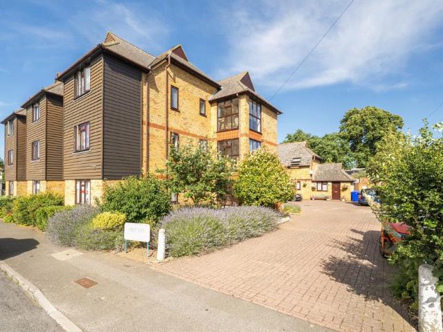 Flat for sale in Snipeshill, Oad Street