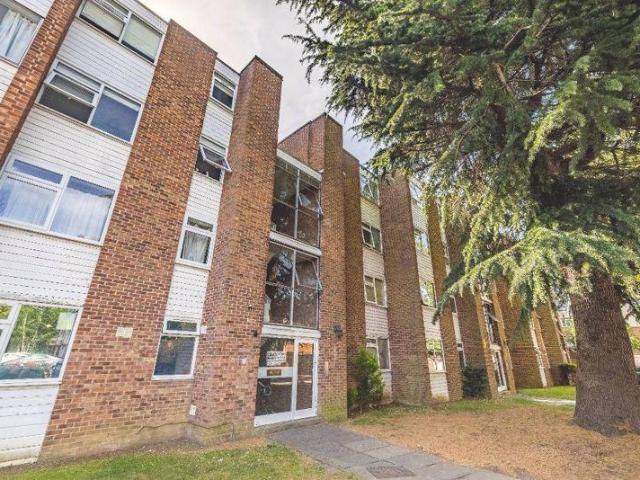 Flat for sale in Slough
