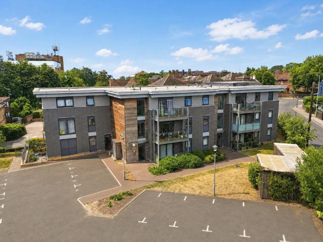 Flat for sale in St Albans, Five Acres