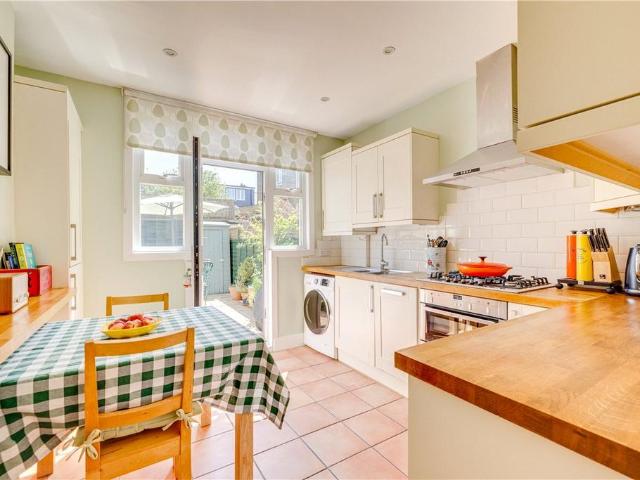 Flat for sale in Southfields, Greater London