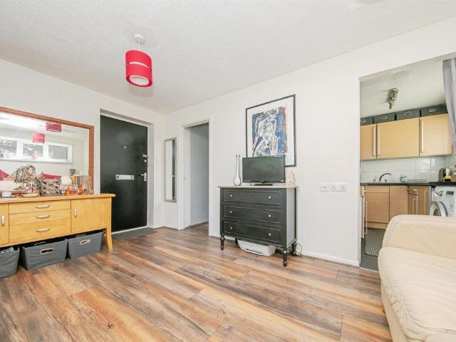 Flat for sale in Chelmondiston, Suffolk