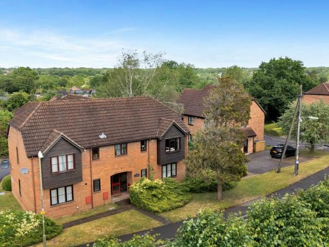 Flat for sale in Tadley, Priest Down