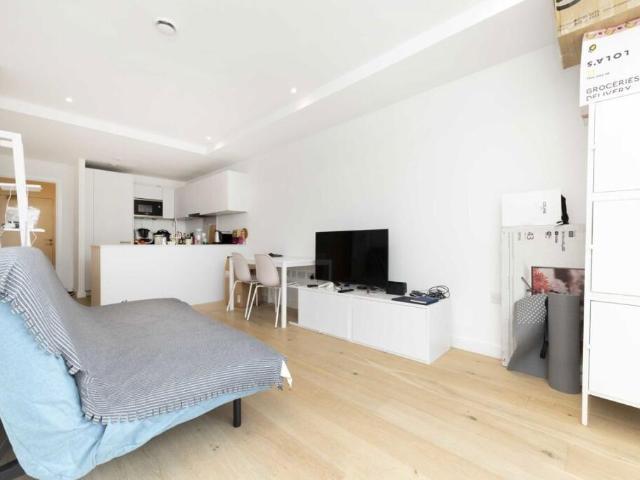 Flat for sale in Angel, Greater London