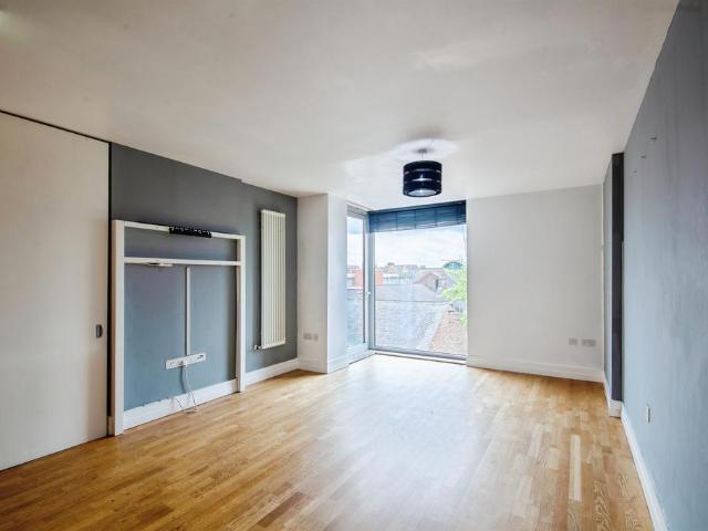 Flat for sale in Black Friars, Old Wharf