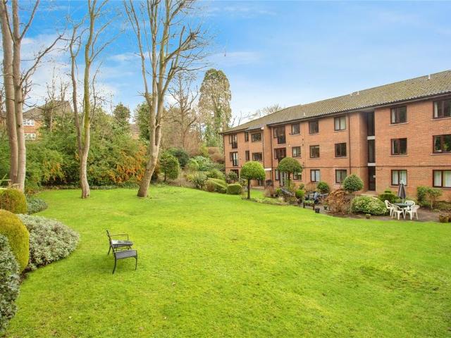 Flat for sale in Pinner, Greater London