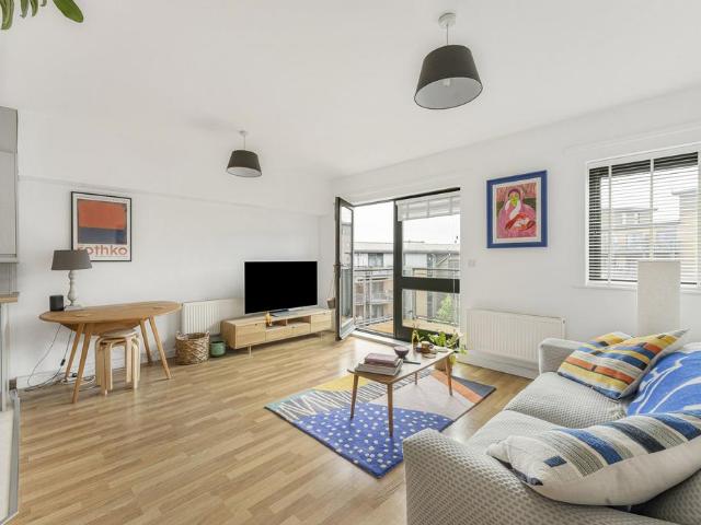 Flat for sale in Clapton, Upper Clapton