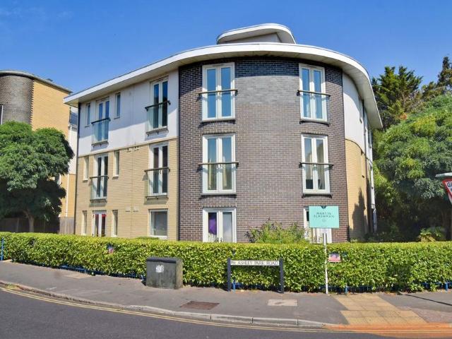 Flat for sale in Ashley Park, Surrey