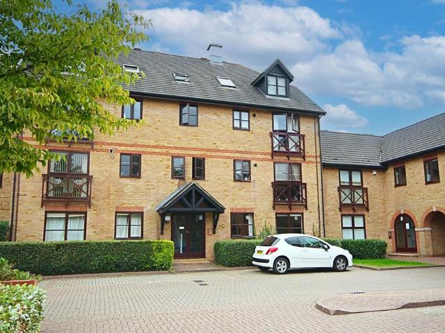 Flat for sale in Epping, Essex