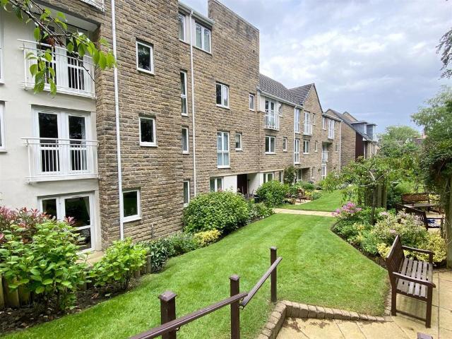 Flat for sale in Lindley, West Yorkshire
