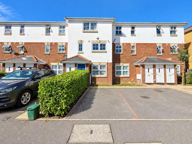 Flat for sale in London Borough of Hillingdon, Greater London