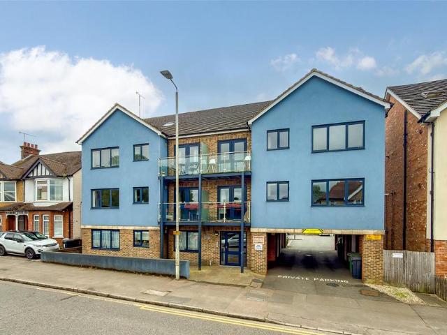 Flat for sale in St Albans, Five Acres