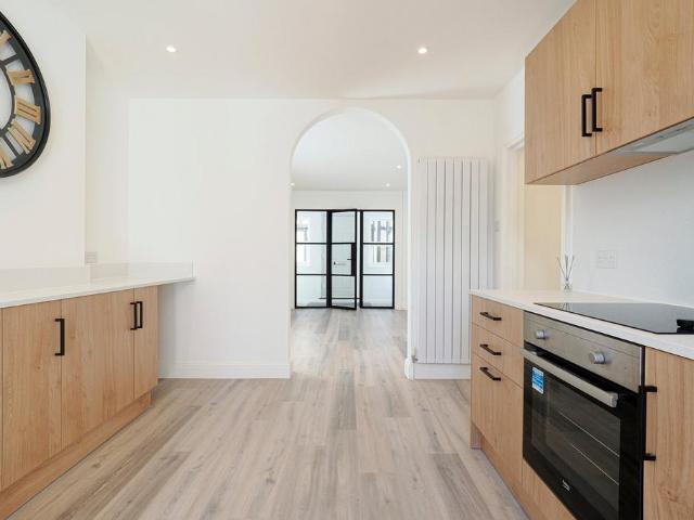 Flat for sale in Folkestone, Lyminge