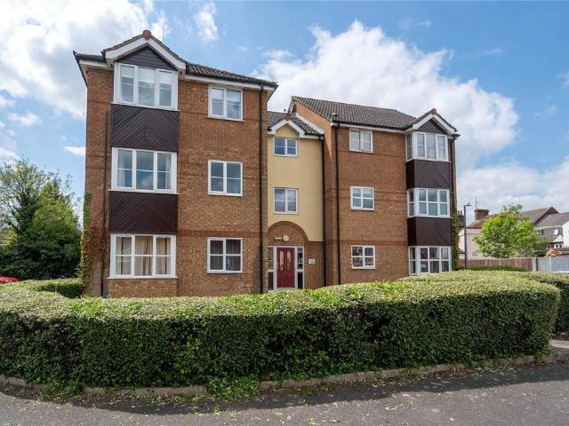 Flat for sale in Dunstable, Bedfordshire