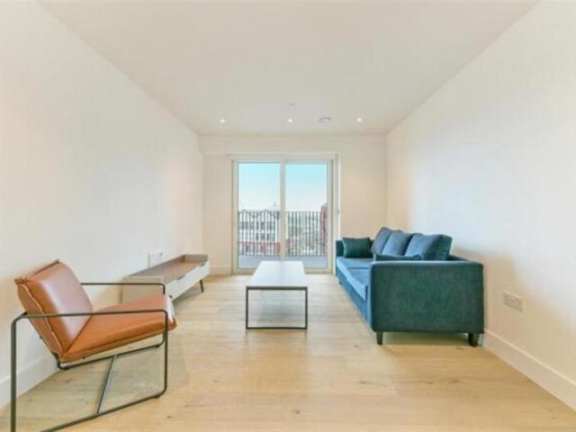Flat for sale in Vauxhall, Greater London
