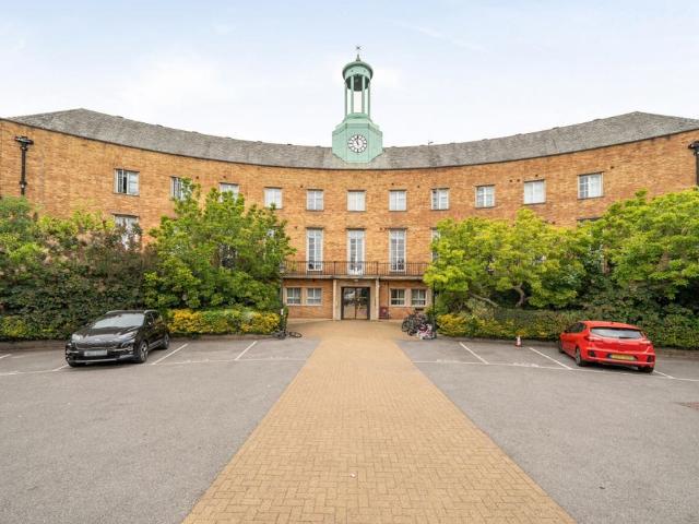 Flat for sale in Friern Barnet, Greater London