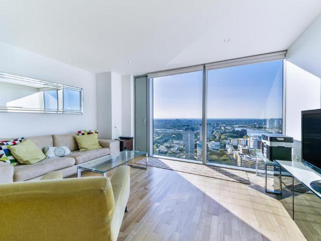 Flat for sale in Canary Wharf, Greater London