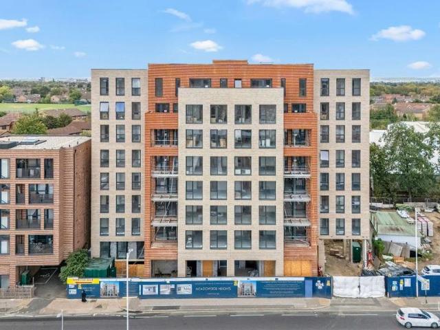 Flat for sale in Goodmayes, Greater London