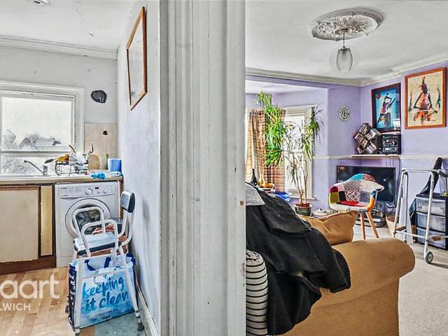 Flat for sale in West Norwood, Greater London