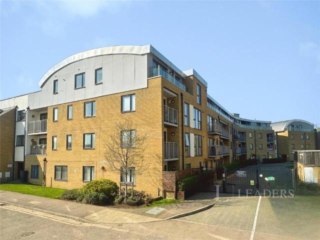 Flat for sale in Hertford, Colliers End