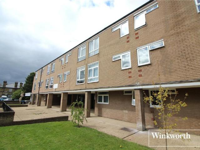 Flat for sale in Elstree and Borehamwood, Elstree