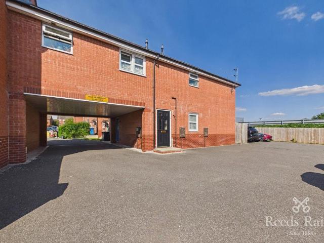 Flat for sale in Huyton, Knowsley