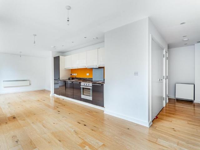 Flat for sale in St Albans, Five Acres