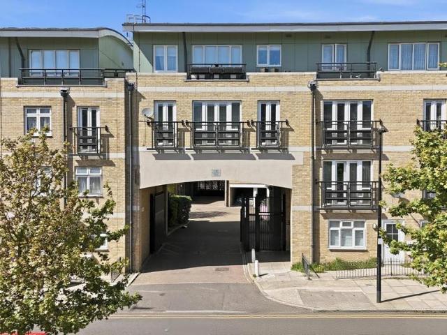 Flat for sale in Bromley-by-Bow, Poplar Grove