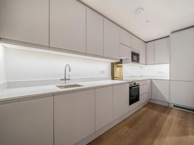 Flat for sale in London Borough of Lewisham, Greater London